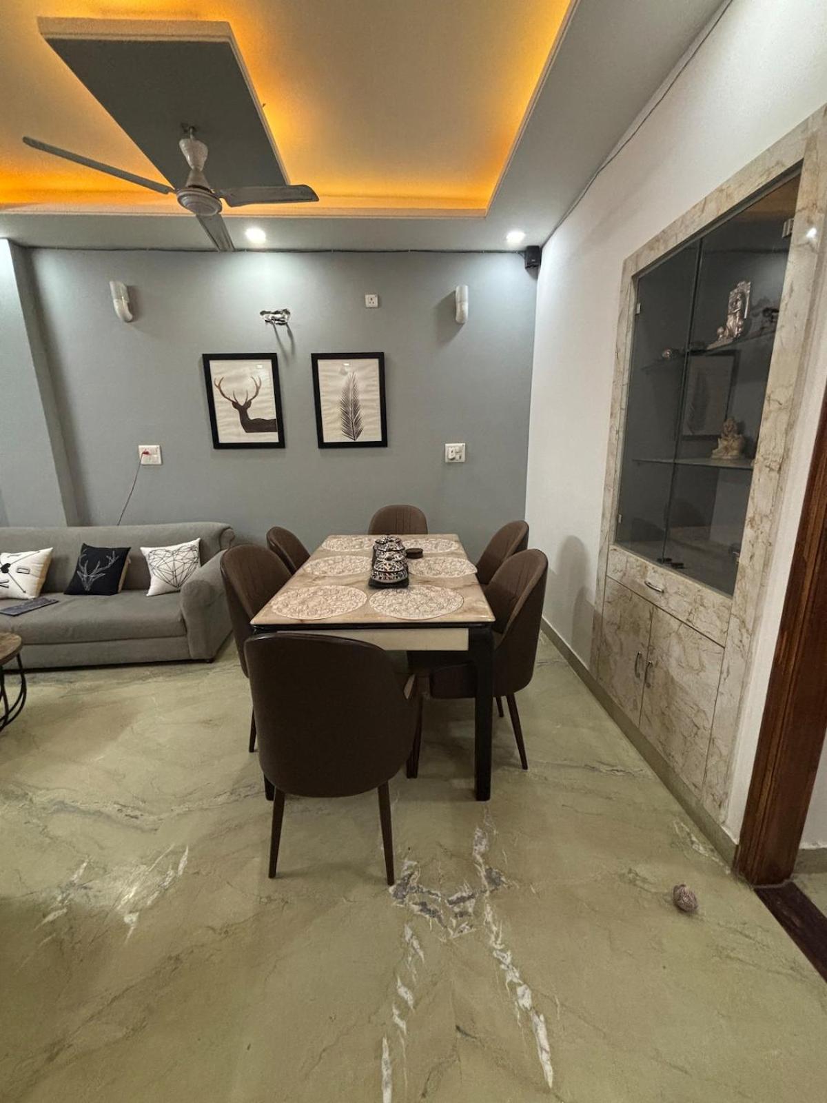 Luxurious House Near Yashobhoomi Apartment New Delhi