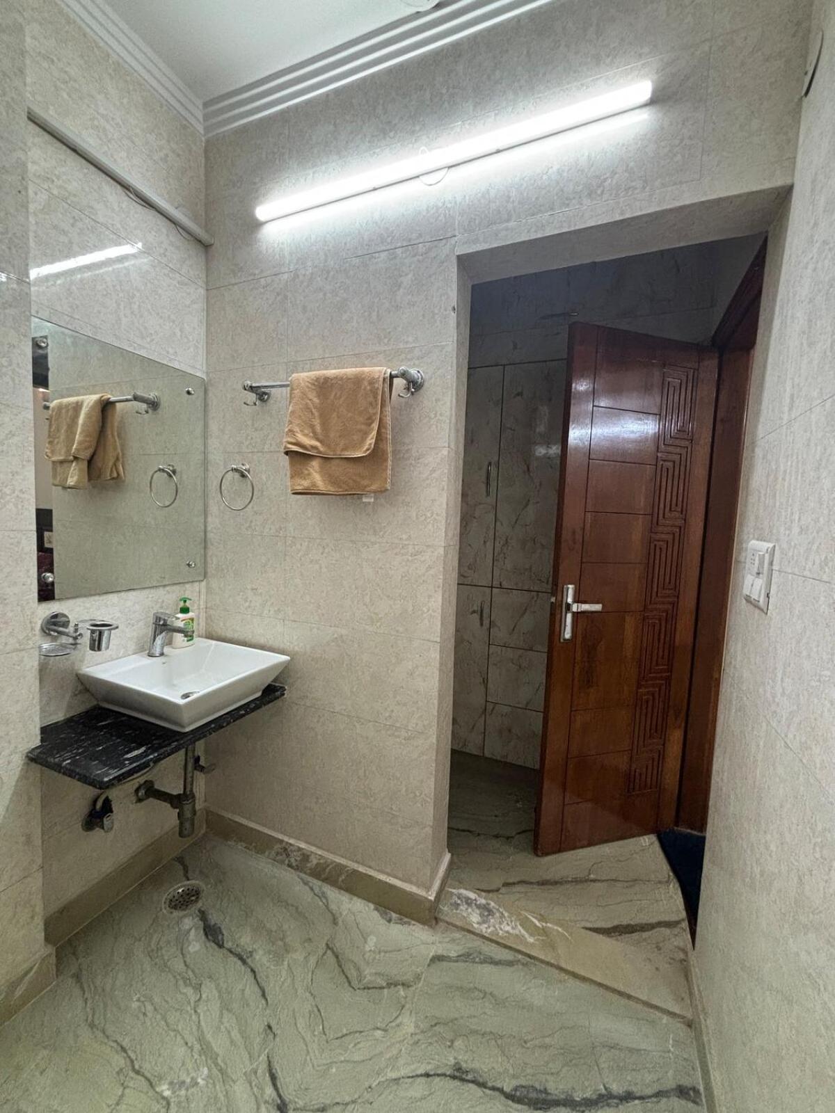 Luxurious House Near Yashobhoomi Apartment New Delhi