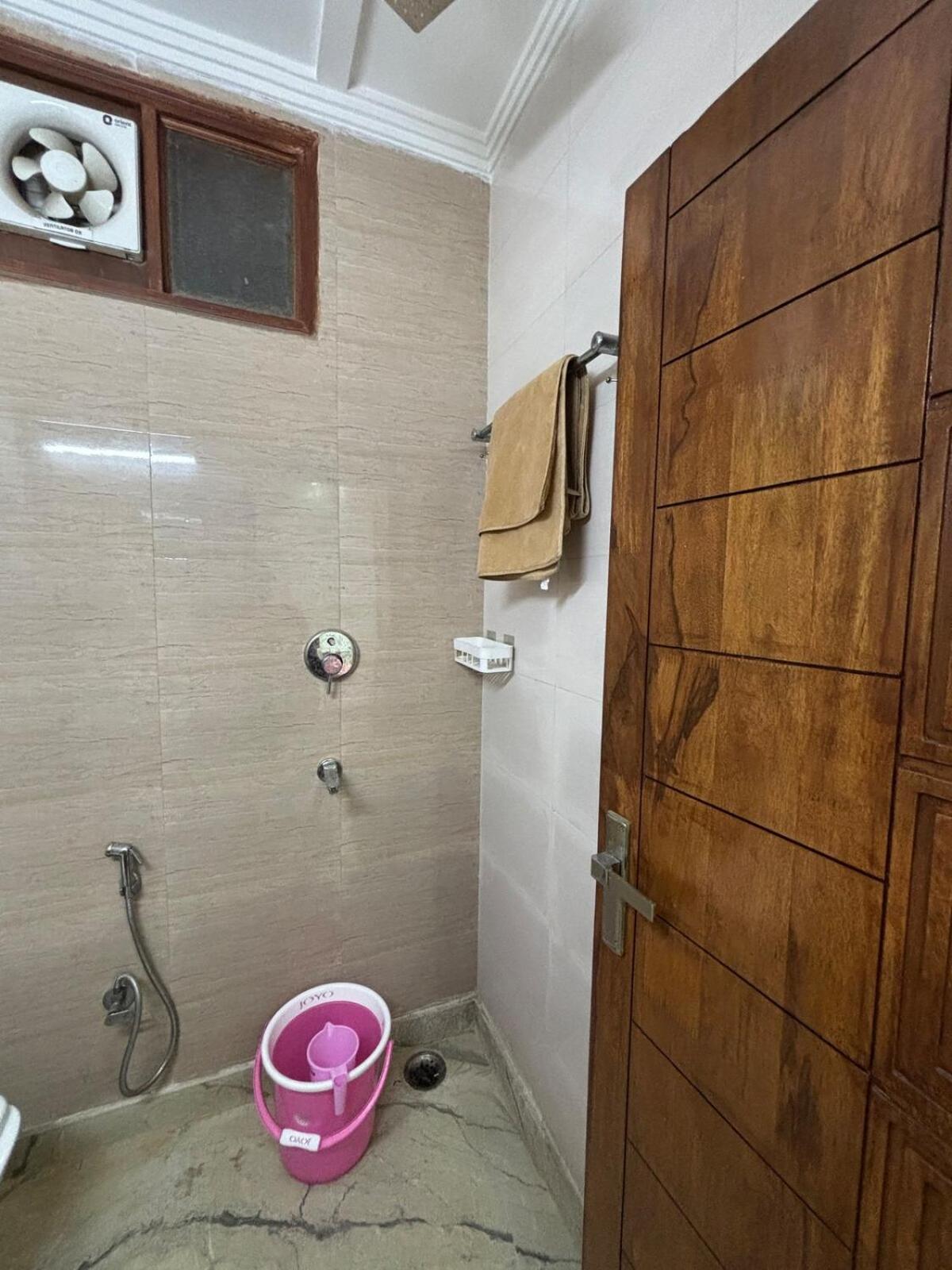 Luxurious House Near Yashobhoomi Apartment *